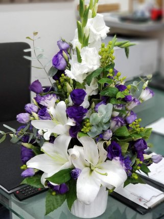 Mor Lisyantus ve Beyaz Kazablankalar