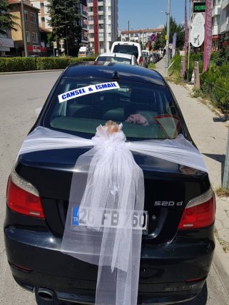 Beyaz tüllü gelin arabası 