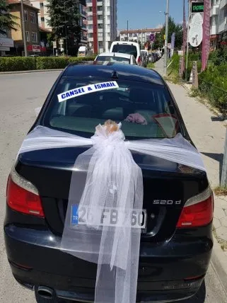 Beyaz tüllü gelin arabası 