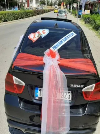 Kırmızı beyaz gelin arabası 