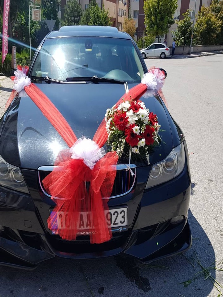Kırmızı beyaz gelin arabası 