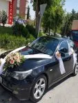 Çiçekçi - Beyaz tüllü gelin arabası 